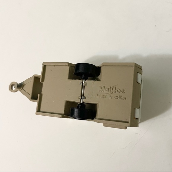 Lot of 28 Diecast Cars Maisto Toys - Picture 15 of 16